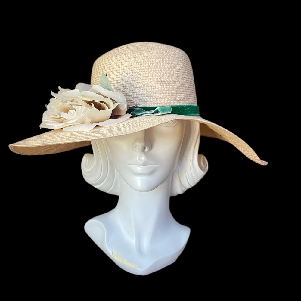 Beautiful Vintage Straw Sun Hat with Silk Floral Bloom
